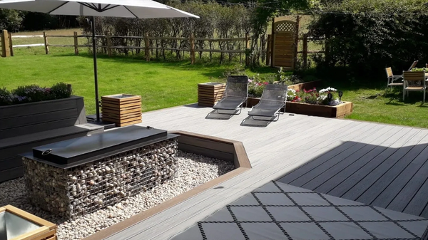 SUNKEN FORE PIT WITH TREX ISLAND MIST DECKING