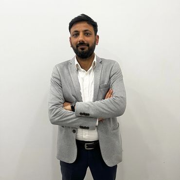Ravi Sachdeva, Financial Services Specialist 