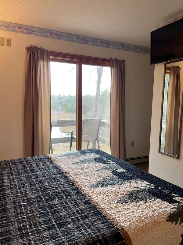 lake views from all the motel rooms, comfortable beds to keep you warm and cozy
