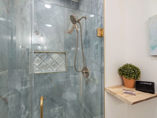 Downstairs guest shower