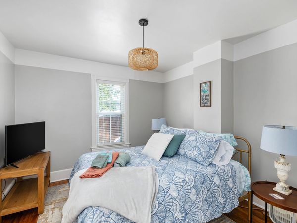 Downstairs primary bedroom with queen bed, ensuite bathroom, smart tv.