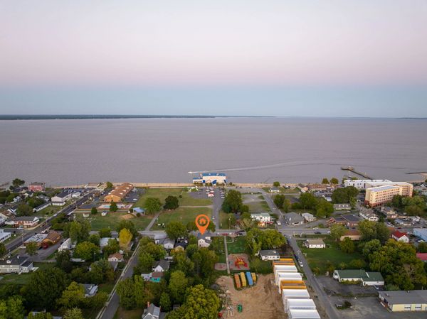 Location of property. Look for the little location indicator.