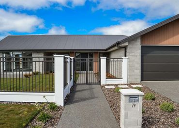 A install of Aluminium Railing 2000 series in Satin Black