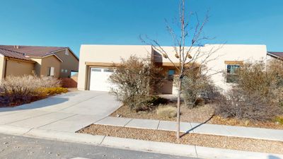 Front yard and driveway of a Rancho Viejo Santa Fe Rental.
