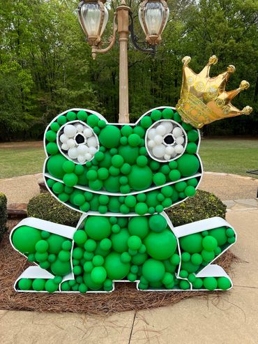 balloons, frog, frogs, custom balloon structure, balloon mosaic, princess tiana,
