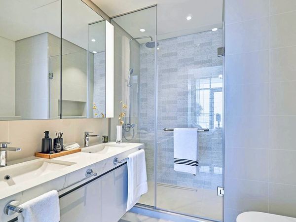 Sunrise Bay Apartment’s Bathroom
