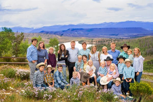 Large family reunion portrait in Colorado Rocky Mountains in Grand County Colorado.