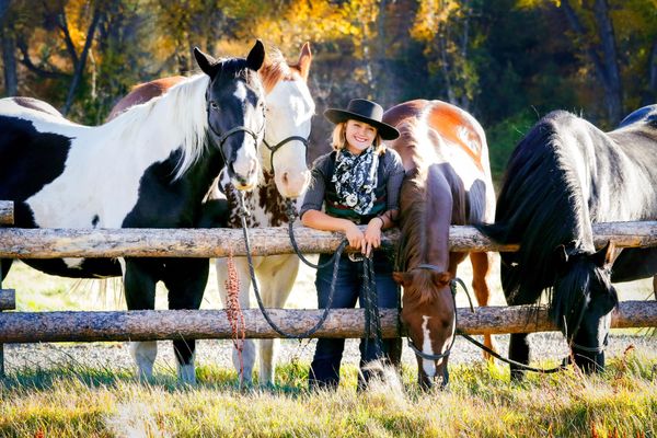 lifestyle equine portrait session with fall leaves and multiple horses: western photos with horses