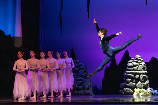Photography of theatrical performance at the Tobin Center in San Antonio Texas for Ballet company.