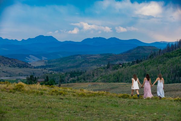panoramic photo from Colorado rocky mountains ; family portraits; sisters photo; vacation photo