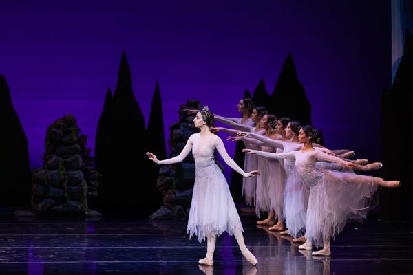 Photography of theatrical performance at the Tobin Center in San Antonio Texas for Ballet company.