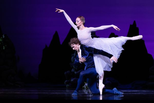 Photography of theatrical performance at the Tobin Center in San Antonio Texas for Ballet company.