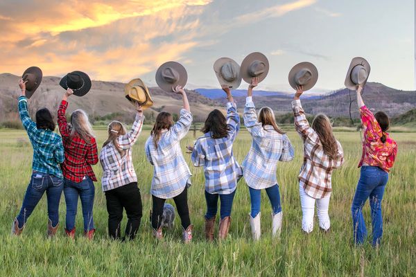 girls get together group photo on location in Colorado