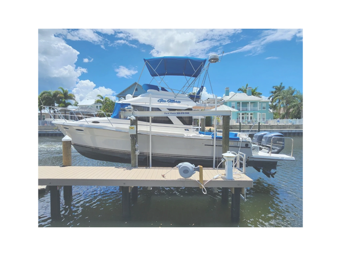 Custom boat lift construction Tampa Bay Florida by March Marine Construction. Davit Master boat lift