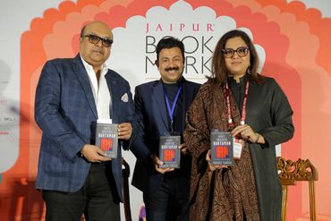 Mehool Parekh, Amit Garg, Vani Tripathi Tikoo with the book Bhoot, Bhavish, Bartaman