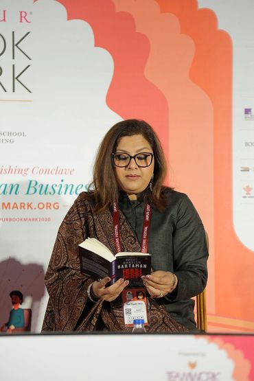 Vani Tripathi Tikoo reading from Mehool Parekh's Bhoot, Bhavish, Bartaman at Jaipur Literature Fest