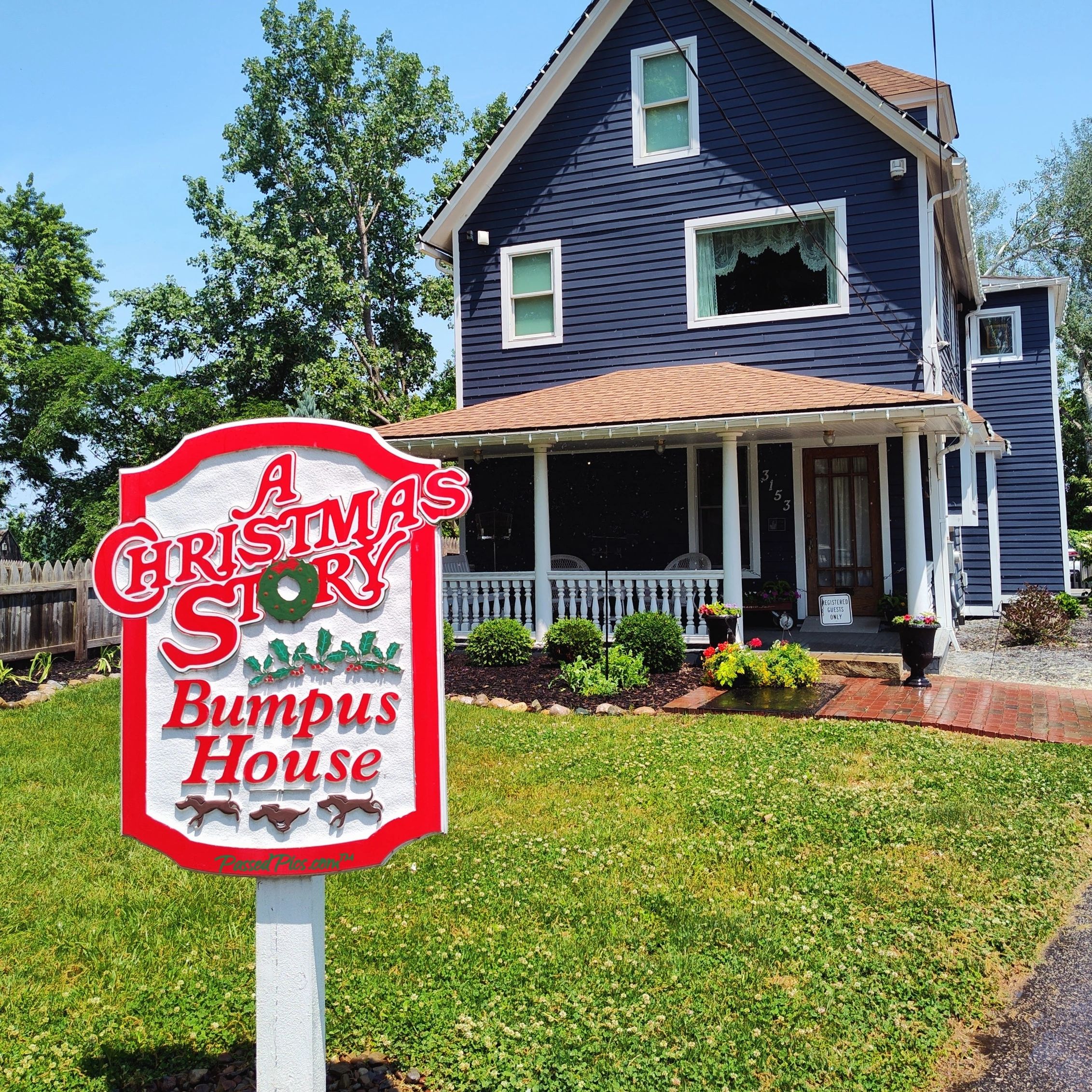 House from the 1983 film A Christmas Story in Cleveland Ohio has been restored both inside & outside
