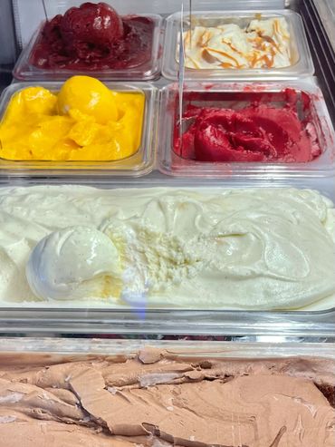 Glaces & sorbets maison. Artisanal, fait avec amour. 100% naturel, ingrédients de qualité.