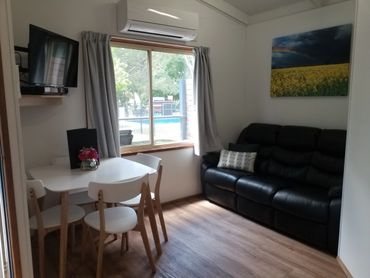 Pet Friendly Cabin Euroa Accommodation