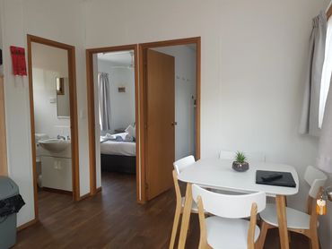 Pool Frontage Cabin Euroa Caravan Park