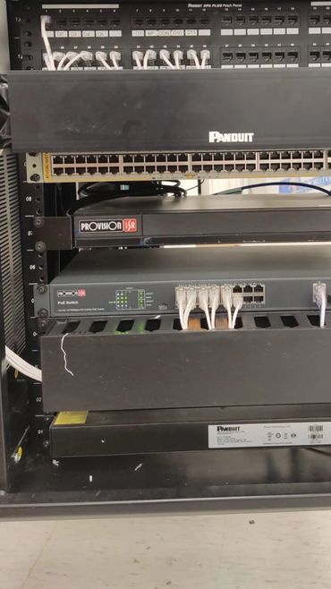 Rack de sistemas en tienda