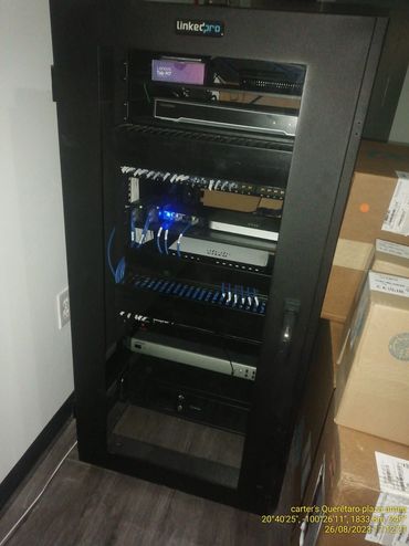 Gabinete de sistemas en tienda