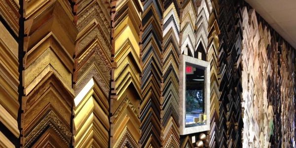 1000's of picture frames and moldings.
large selection to fit any budget