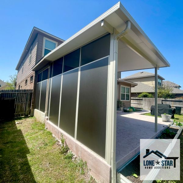 Side profile of a insulated patio cover