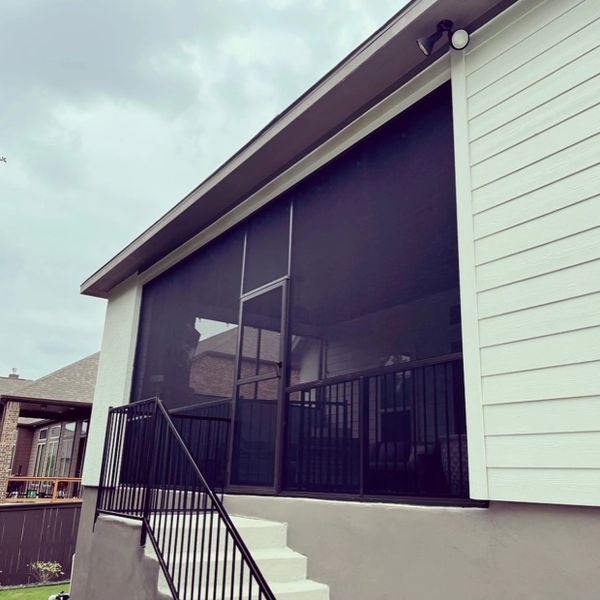 Outside view of a screen room