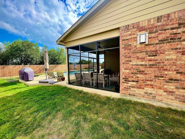 Side profile view of a screen room