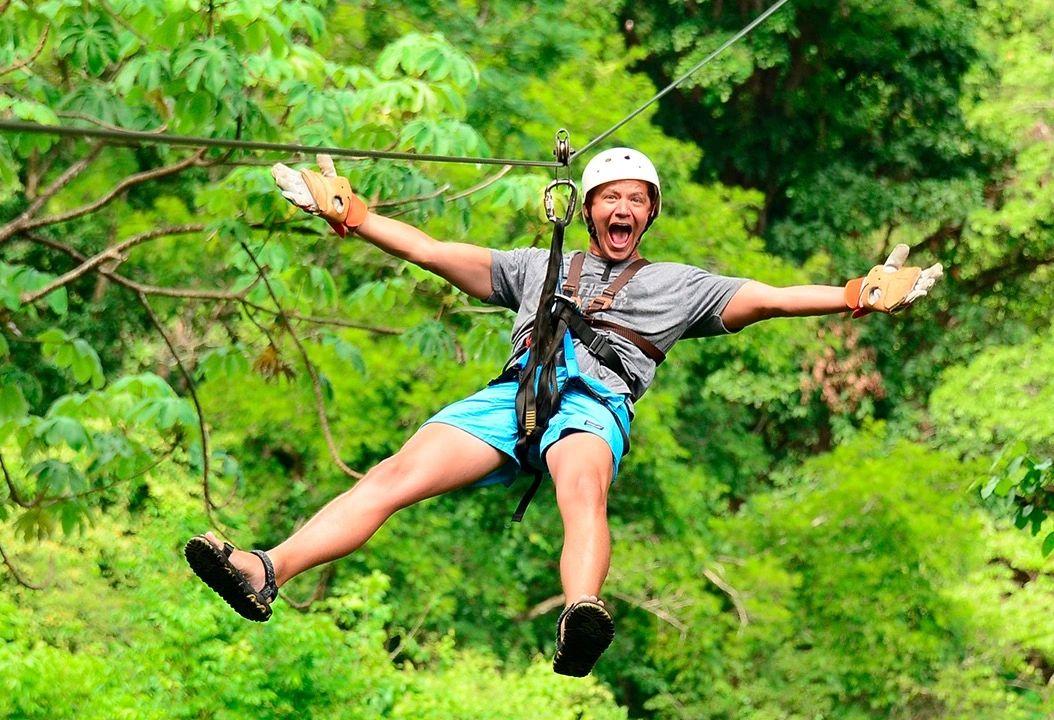 Zipline adventure through the Costa Rican rainforest