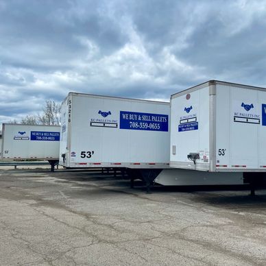 Dry van trailer for wood pallet transport