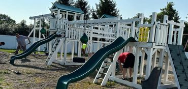 Volunteers helping spread mulch & Pea Gravel