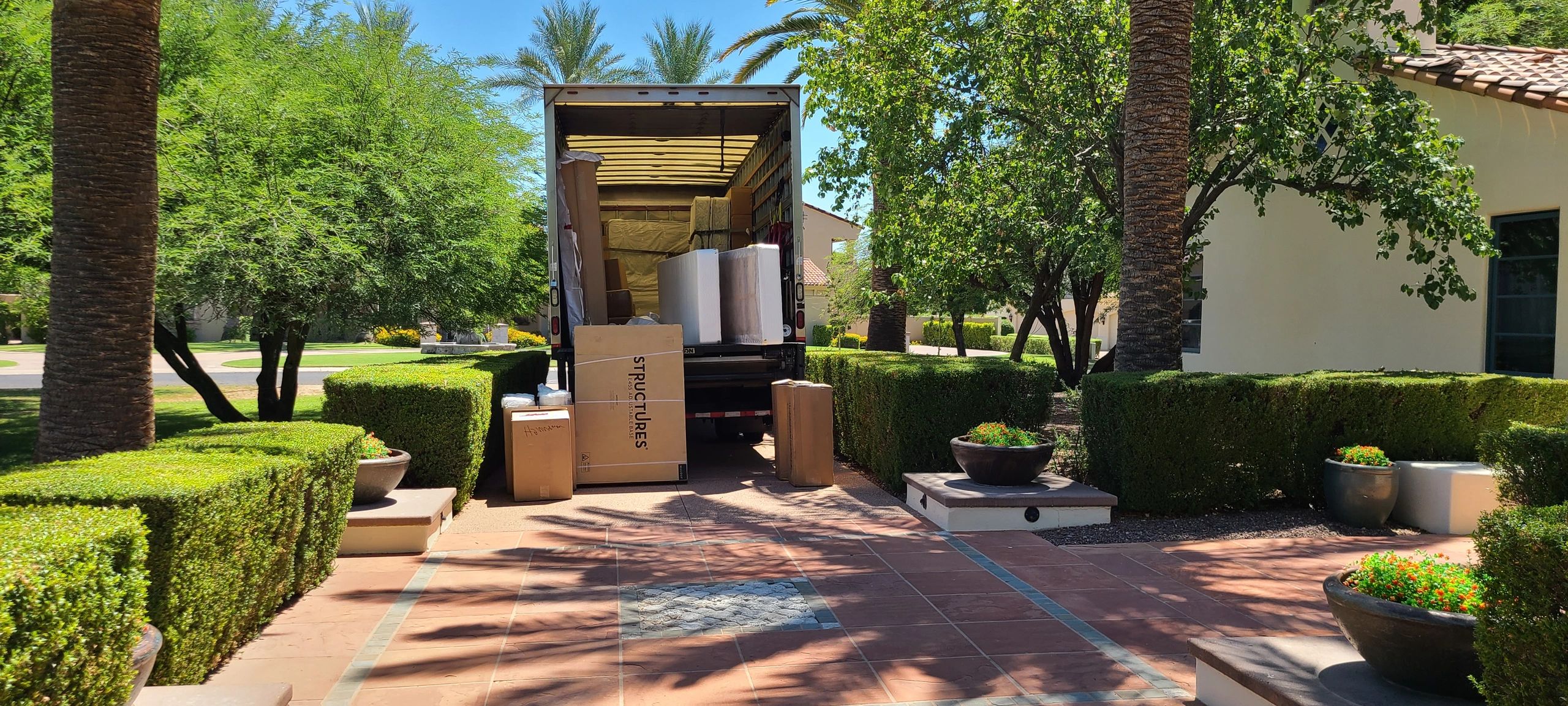 Premium white glove delivery services in Scottsdale, Tempe, Mesa, Chandler, Phoenix and Arizona.