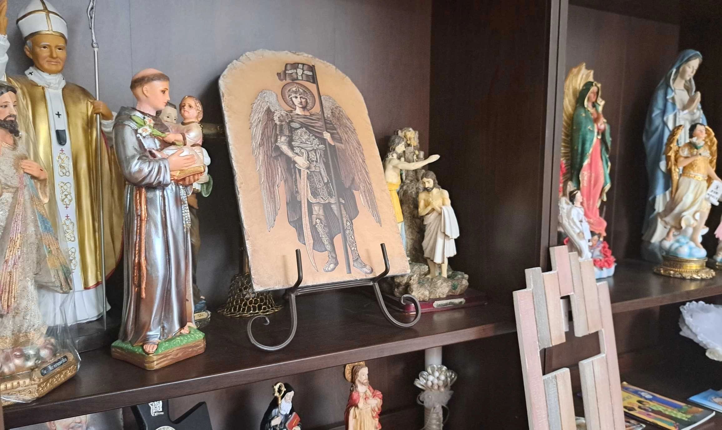bookshelf with statues of saints, Virgin Mary and Pope