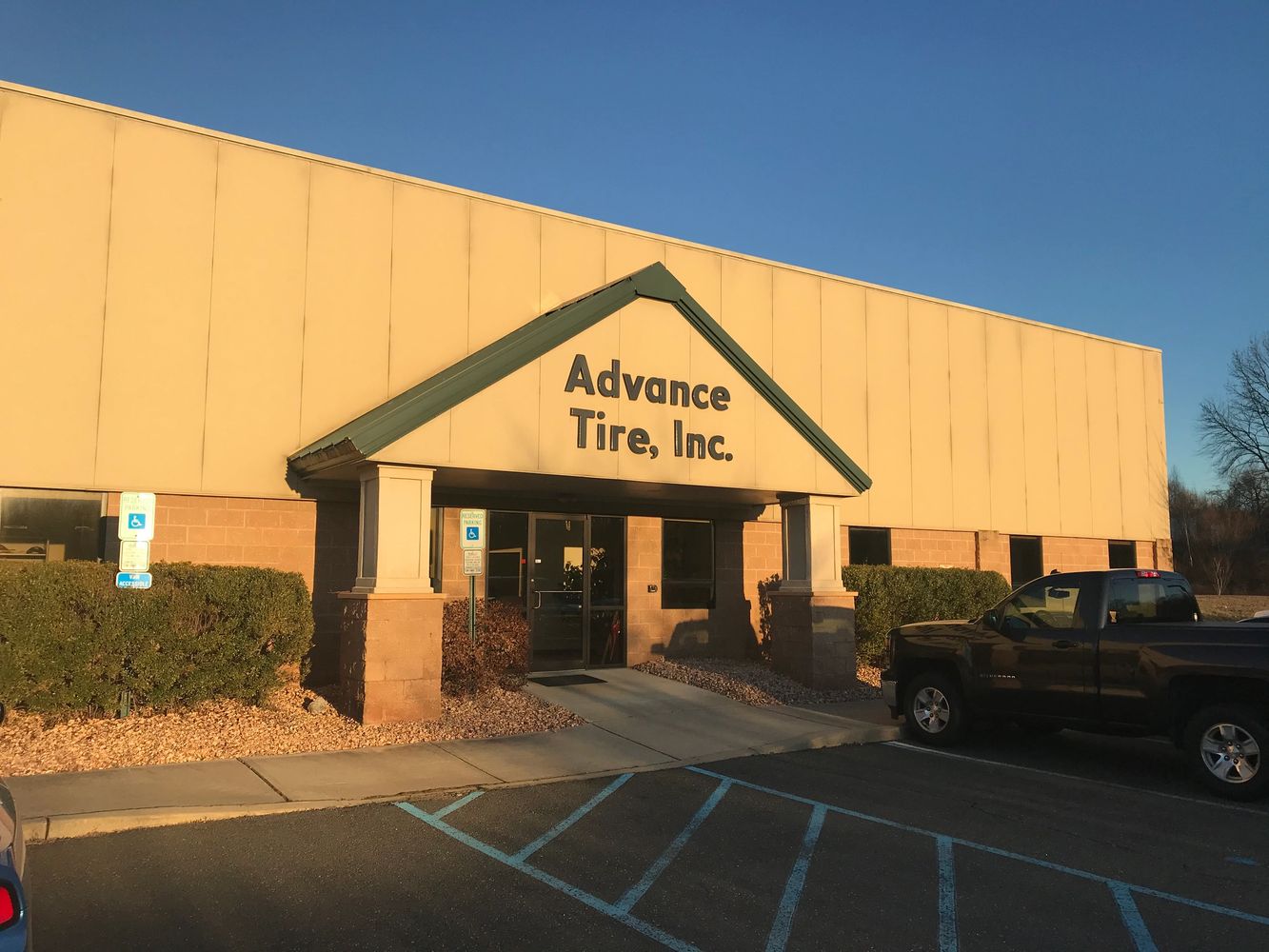 Advance Tire, Inc. façade