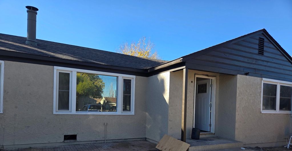 $2,200 per month 4 Bedroom 2 Bathroom
Remodeled property available 10/01