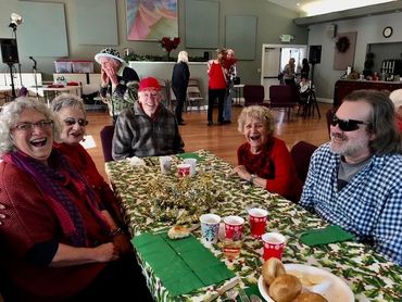 VIM PARTICIPANTS ENJOY LUNCH TOGETHER
