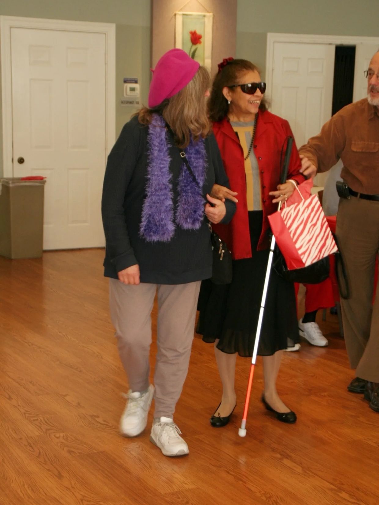 A VOLUNTEER HELPING A VIM PARTICIPANT