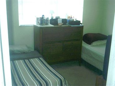 Small bedroom dresser twin beds.