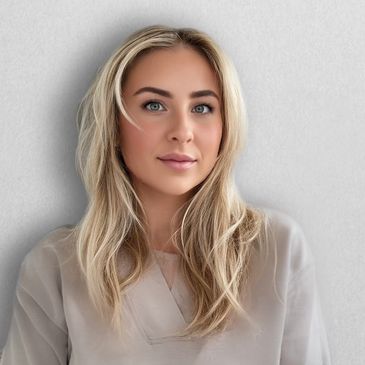 Hi, I’m Emily, the face behind Colour and Blow.