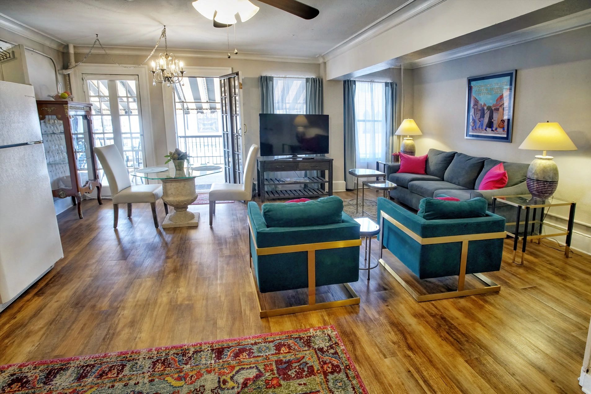 Suite 209 Living / Dining