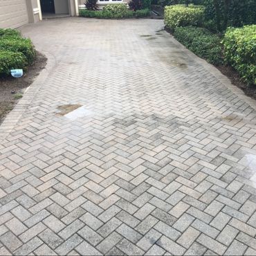 Driveway pavers cleaning