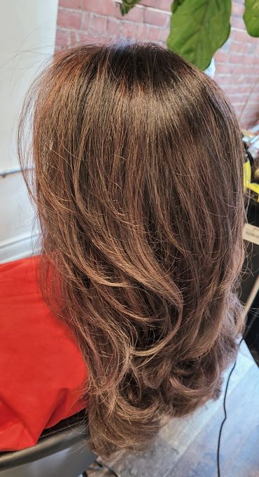 Honey & caramel balayage for high-shine volume hair by Adriana Balea.