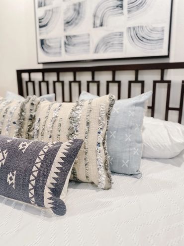 Model apartment living room with neutral furniture and wood accents – Altitude 970 Kansas City