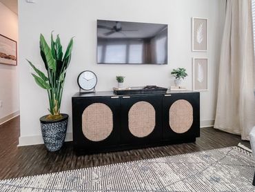 Model apartment living room with neutral furniture and wood accents – Altitude 970 Kansas City