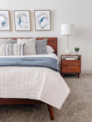 Model apartment living room with neutral furniture and wood accents – Altitude 970 Kansas City