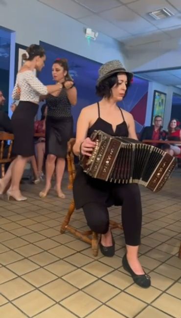 backstage tango show. tango queer