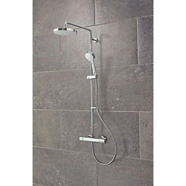 Central multifunctional thermostatic shower in chrome with a large brick effect background