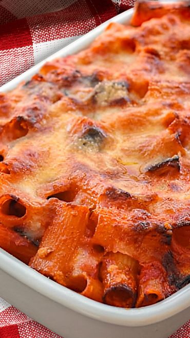 Pasta al forno: rigatoni en salsa de tomates frescos y mucha mozzarella y parmiggiano